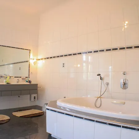 Saar Castle - Cozy Mansion Near Vineyard