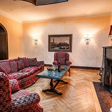 Hébergement de vacances Saar Castle - Cozy Mansion Near Vineyard