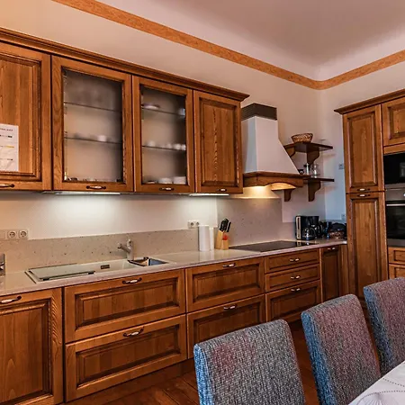 Saar Castle - Cozy Mansion Near Vineyard