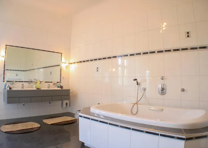 Saar Castle - Cozy Mansion Near Vineyard